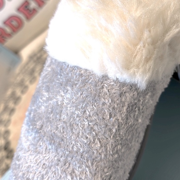 Isotoners Slippers Memory Foam Gray Indoor Outdoor Sole Womens 7.5-8 - Picture 2 of 11